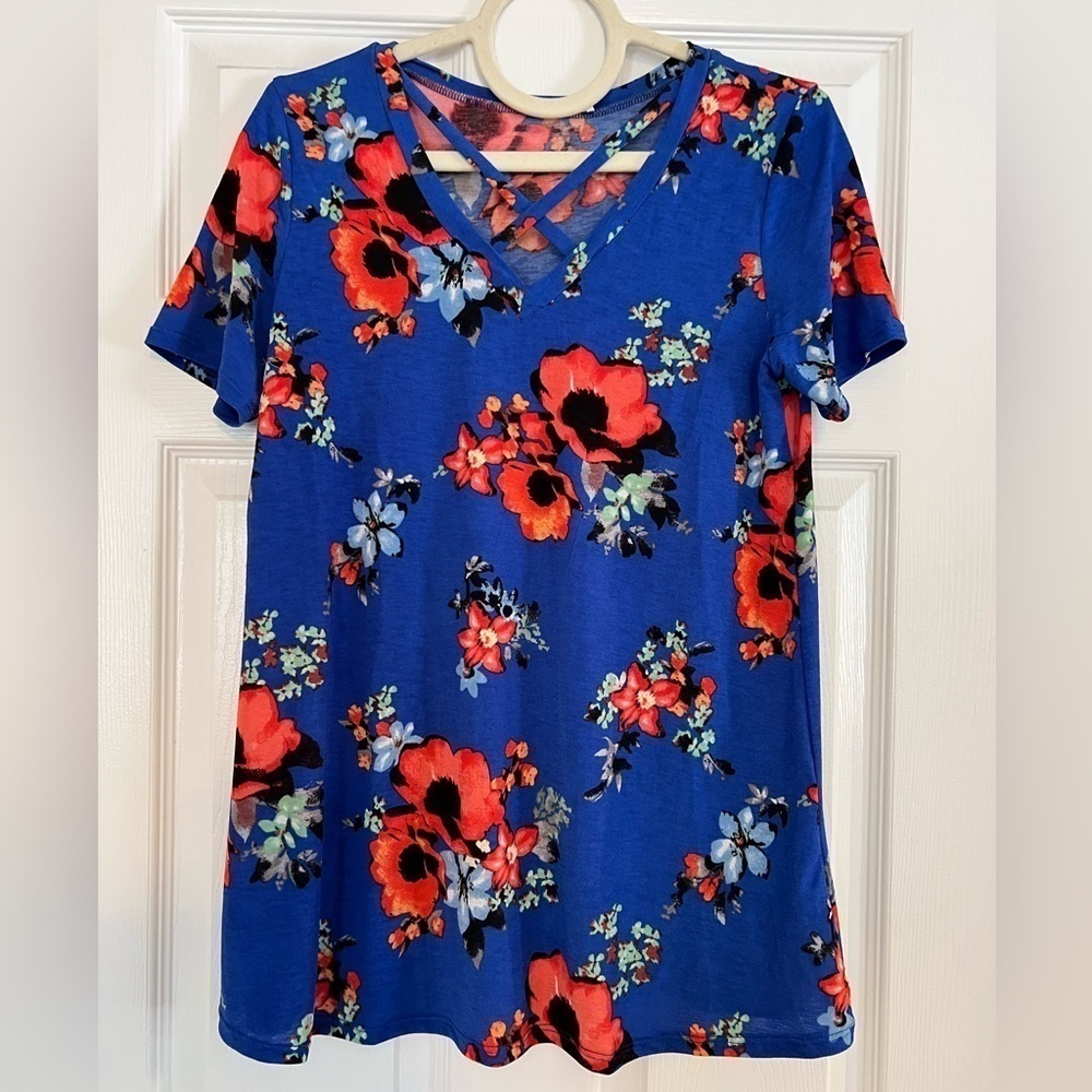 1XL Blue Floral Short Sleeve Shirt, Strap V Neck Detail